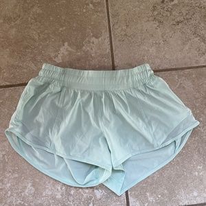 Lululemon Hotty Hot low-rise 2.5” Size 4